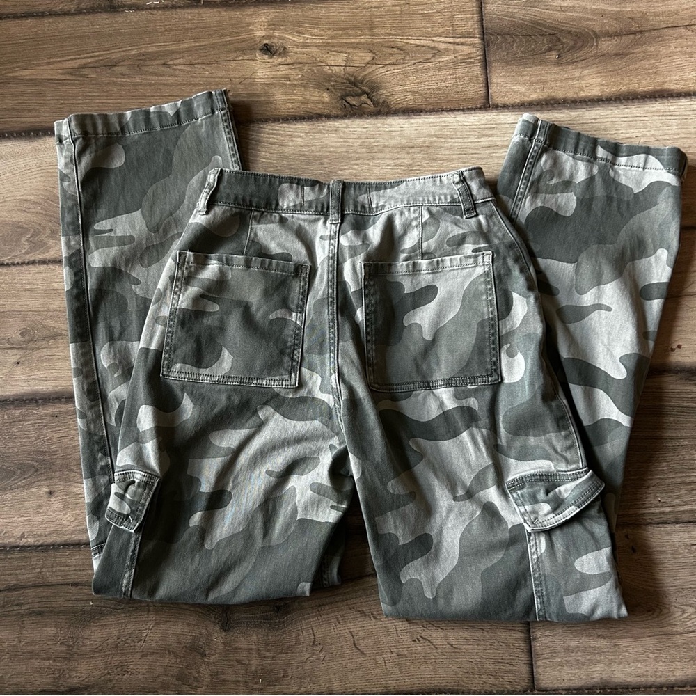 Hollister Camo Cargo Pants - Picture 2 of 5